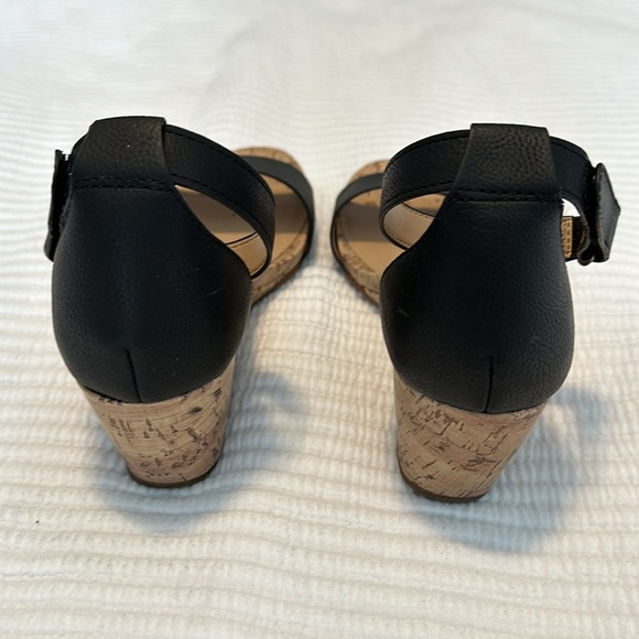 Naturalizer Wedge Sandal - Picture 3 of 5